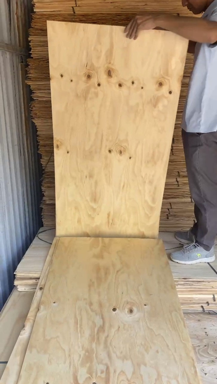 Smooth surface pinus core veneer for furniture by Humenex Wood